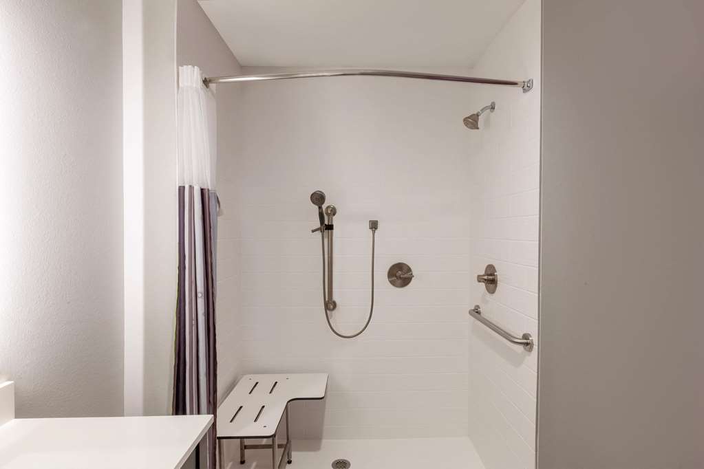 La Quinta Inn & Suites by Wyndham Lafayette Oil Center - photo 27