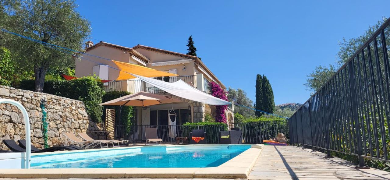 La Colombe Sous Les Oliviers Gite Jusqu'a 4 Personnes 75m2 Sur Boooking Rez de Jardin Piscine Vue Mer Et Lac — 4-Star Luxury Hotel in Speracedes, France