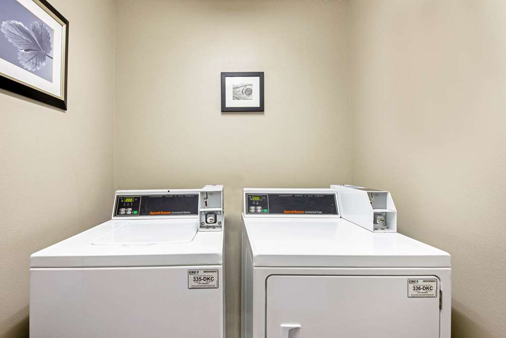 La Quinta Inn & Suites by Wyndham Harrisburg Airport Hershey - photo 26