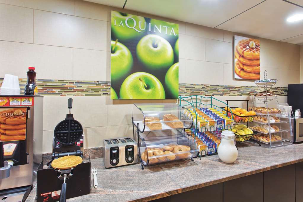 La Quinta Inn & Suites by Wyndham Columbus Grove City - photo 58