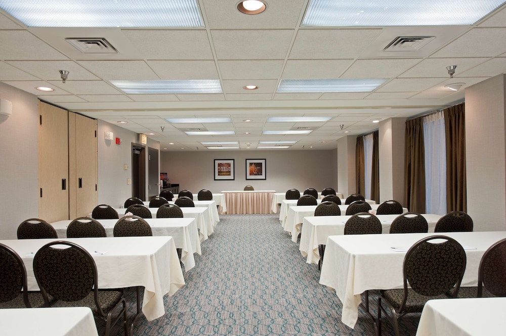 Hampton Inn & Suites Chicago Lincolnshire - photo 52