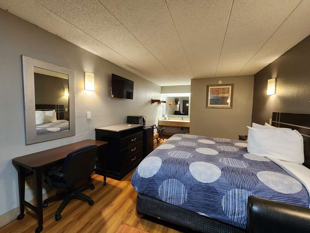 Americas Best Value Inn & Suites Little Rock at Scott Hamilton Dr - photo 15