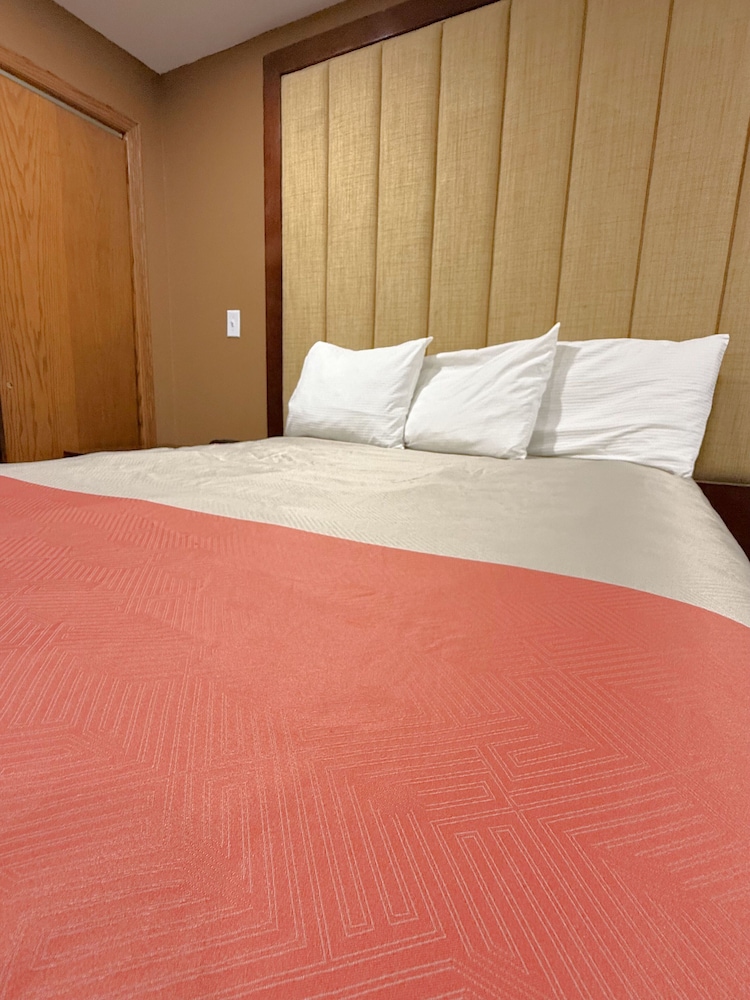 Town House Extended Stay Hotel Downtown - photo 7