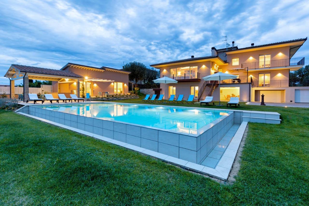 Luxury Villa Spaccasole Su Cortona Sauna & Infinity Pool — 4-Star Luxury Hotel in Foiano Della Chiana, Italy