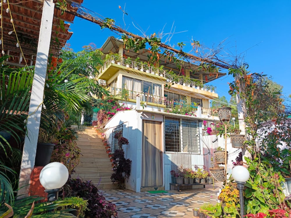 Strawberry County - last minute hotel in Mahabaleshwar