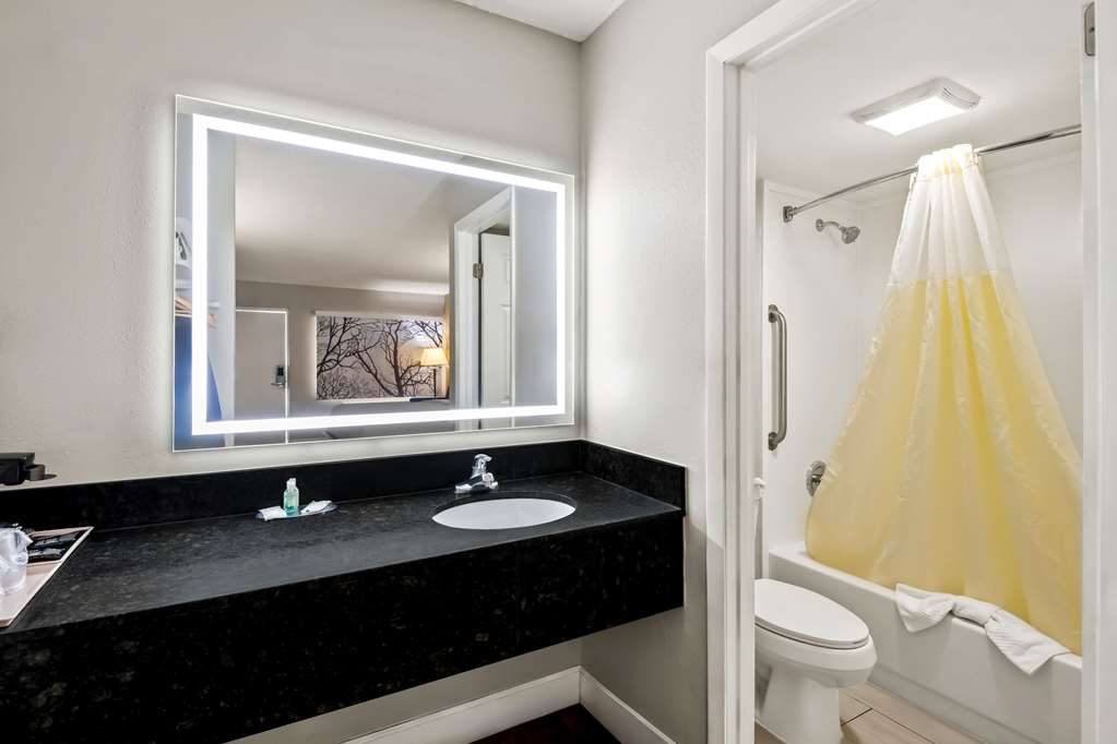 Quality Inn near Blue Spring - photo 17