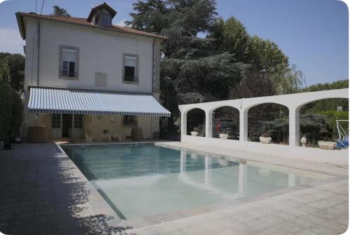 Bastide pour 15 avec piscine clim et Billard - last minute hotel in Boisseron