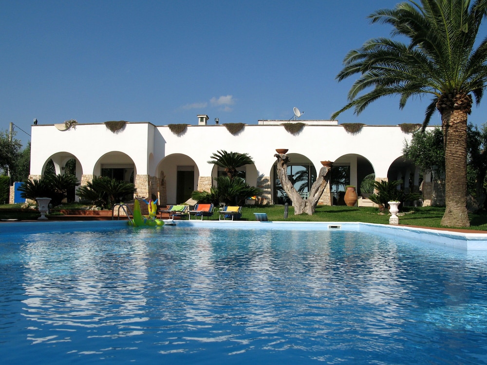 2099 Villa Arkè — 4-Star Luxury Hotel in Alliste, Italy