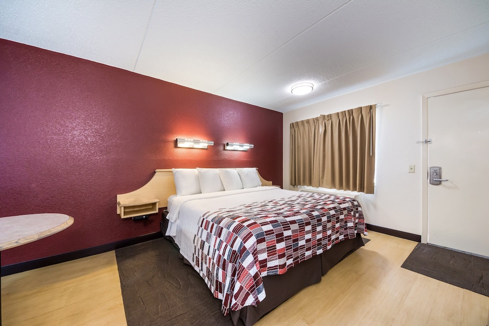 Red Roof Inn Laredo - photo 8