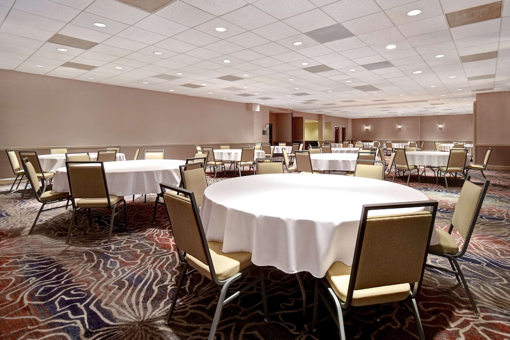 Hampton Inn & Suites Alexandria Old Town Area South - photo 50