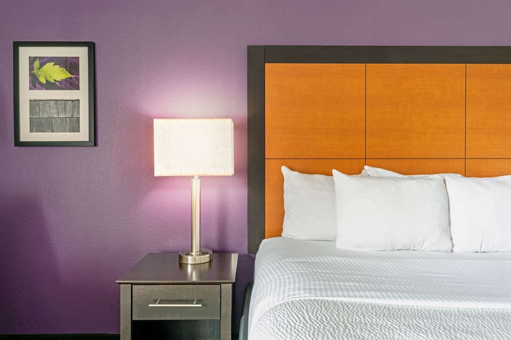 La Quinta Inn & Suites by Wyndham Phoenix Scottsdale - photo 14
