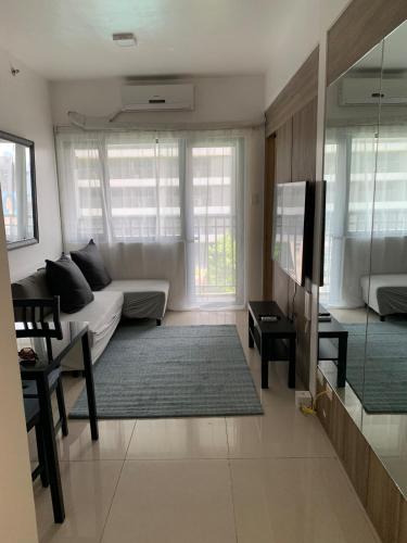 Fame Tower1 2 Bedrooms All Rms w Aircon Washer Balcony — 4-Star Luxury Hotel in Manila, Philippines