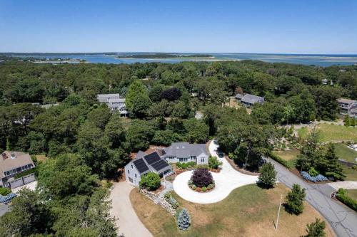 Beautifully Renovated W Access To Beach — Chatham
