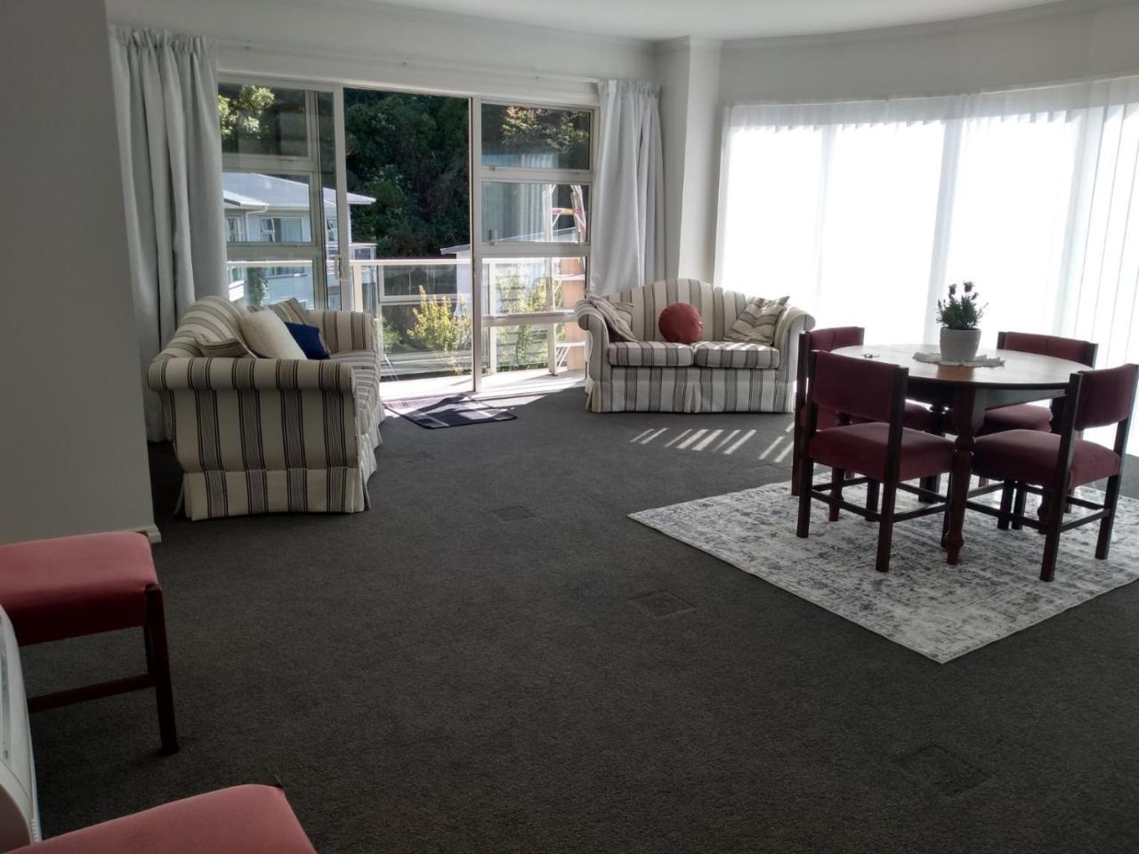 Quiet Location with View And Public Transport — 4-Star Luxury Hotel in Wellington, New Zealand