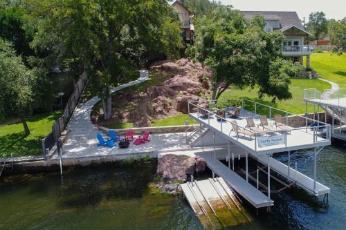 Elk Lodge — 4-Star Luxury Hotel in Buchanan Dam, United States