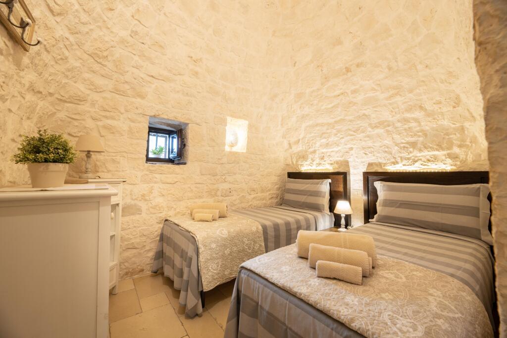 Trullo Dorato — Alberobello — photo 3