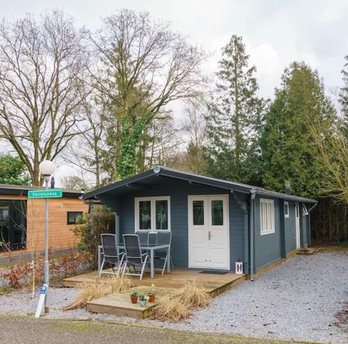 Gezellig Ingerichte Blokhut Op Een Rustig Park — Putten