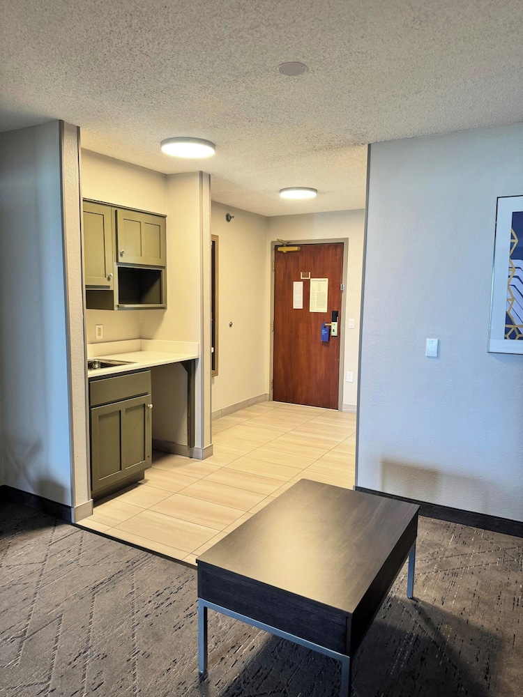 Holiday Inn Express & Suites St Joseph by IHG - photo 42