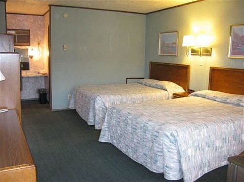 Mayflower Motel and Suites - photo 5