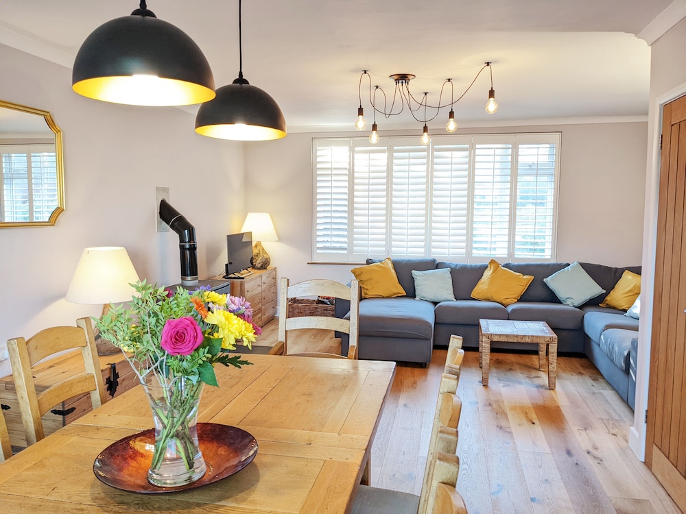 Sunny Days: Beautiful Spacious 4 bed house — 4-Star Luxury Hotel in Torquay, United Kingdom