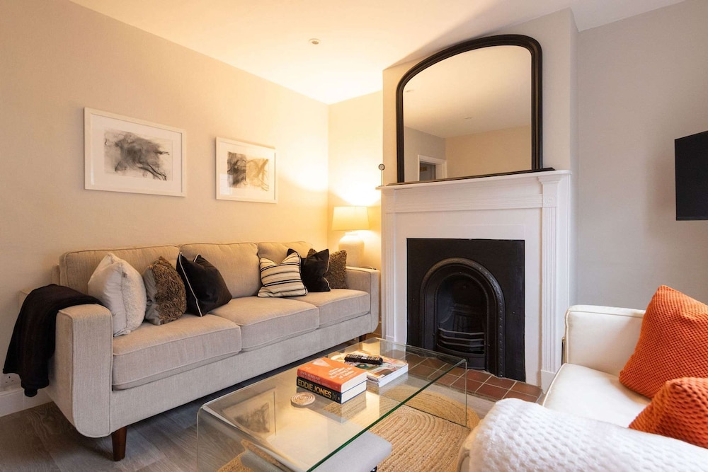 Elegant Georgian City Retreat for 5 in Chichester, United Kingdom