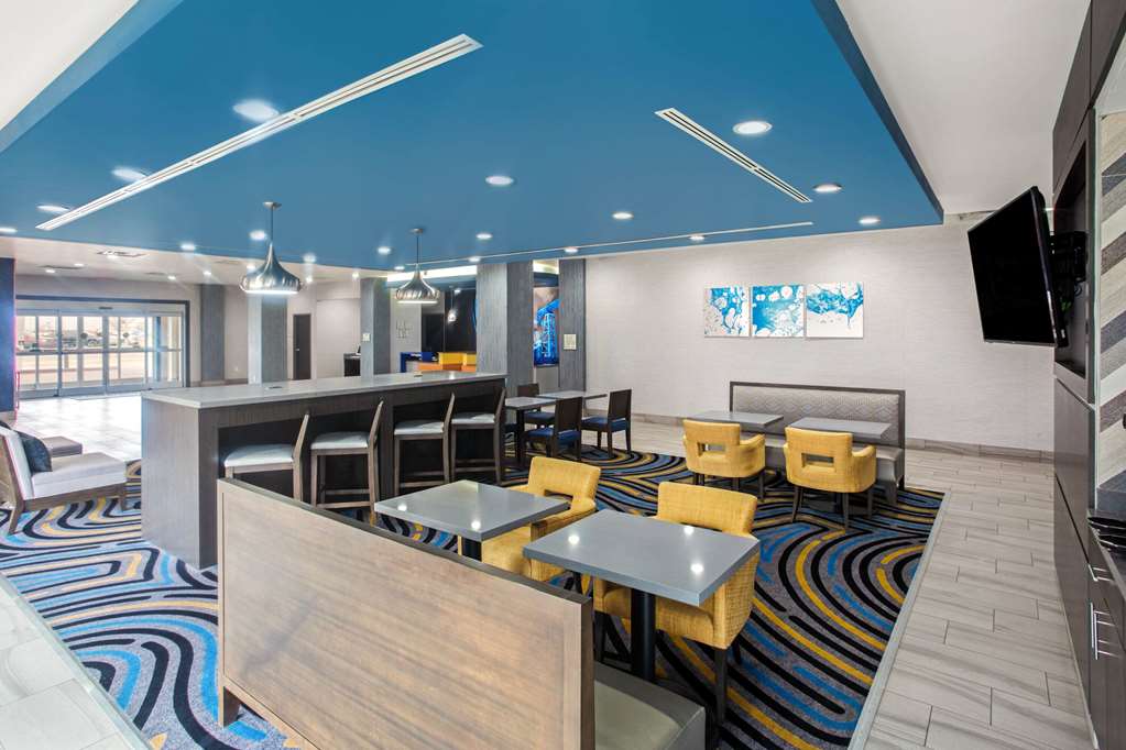 La Quinta Inn & Suites by Wyndham Ponca City - photo 7