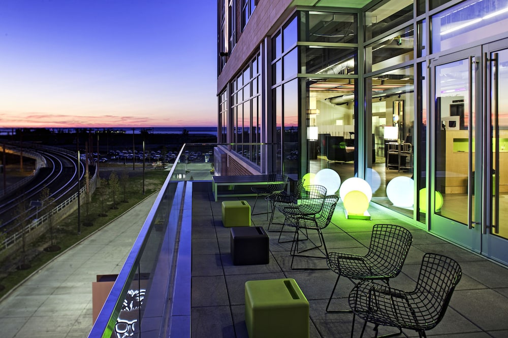Aloft Cleveland Downtown - photo 14
