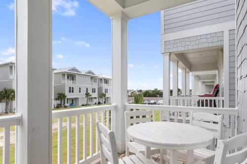 Luxury Townhome in Emerald Isle NC welevator — hotel in Emerald Isle