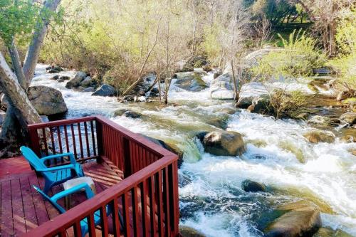 River Retreat Cabin in Three Rivers near SNP — 4-Star Luxury Hotel in Three Rivers, United States