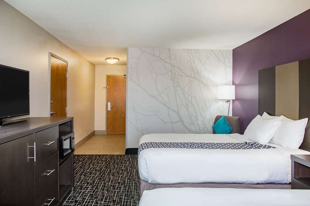 La Quinta Inn & Suites by Wyndham Pontoon Beach - photo 28
