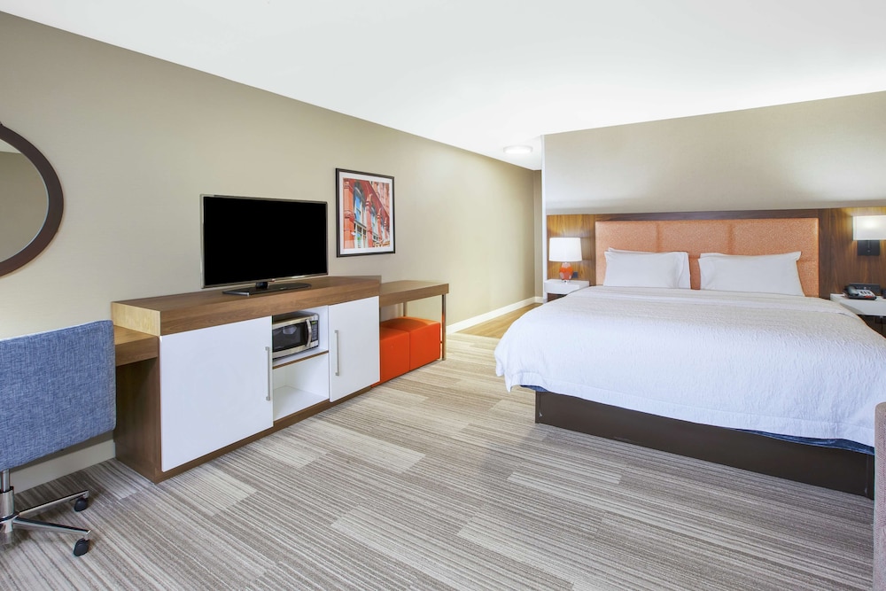 Hampton Inn & Suites Oakwood Village Cleveland - photo 6