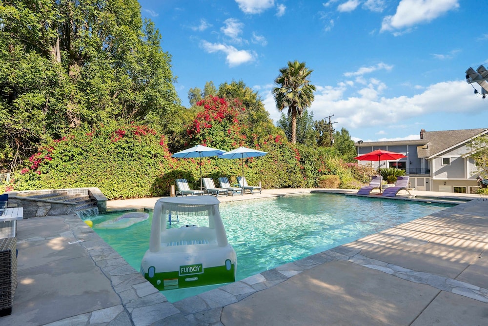 Luxury LA Garden Estate Private Pool Hottub Tennis — hotel in La Habra