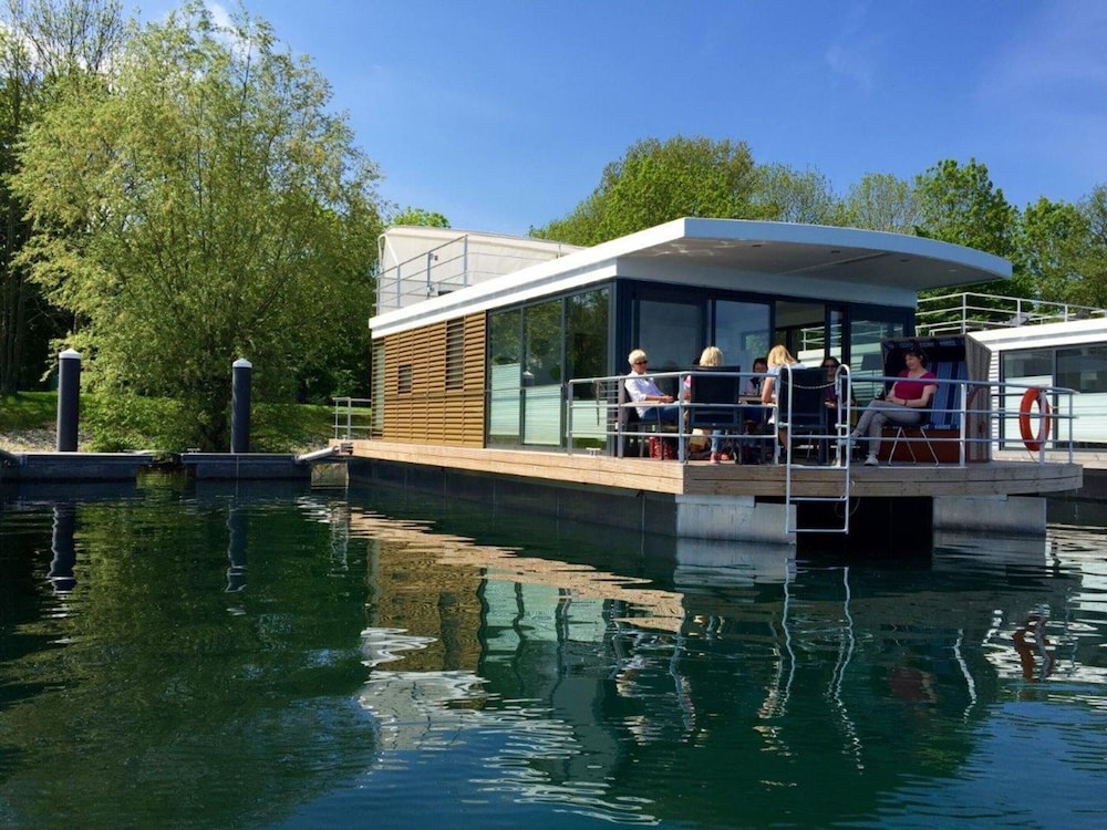 Hausboot am Xantener Nordsee — hotel in Xanten