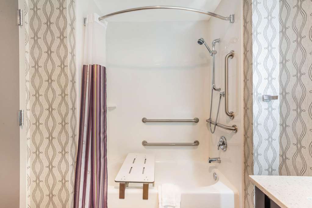 La Quinta Inn & Suites by Wyndham Aberdeen APG - photo 8