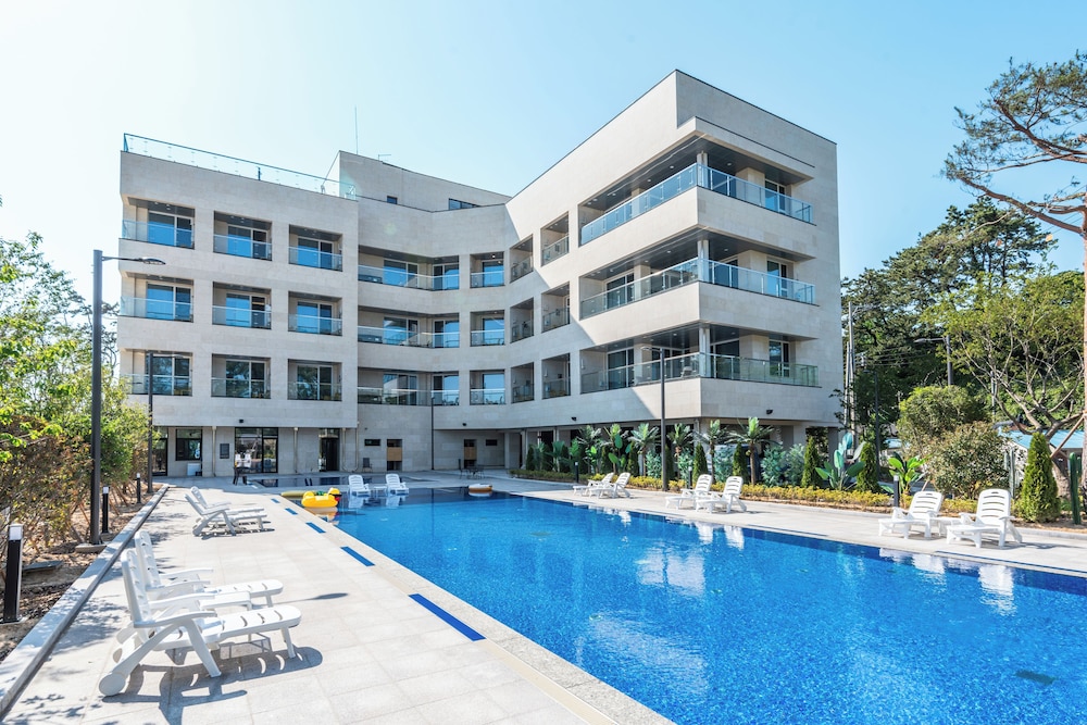 Dongho Beach Hotel in Koch'ang, South Korea