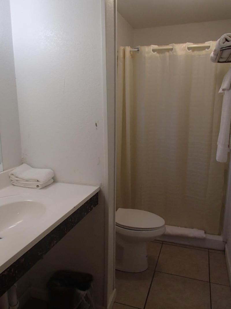 Catalina Motel - photo 13