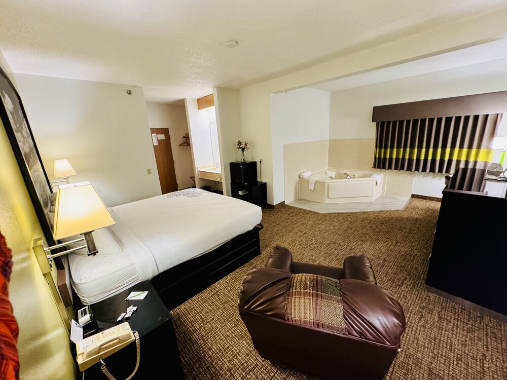 Forest City Inn - photo 20