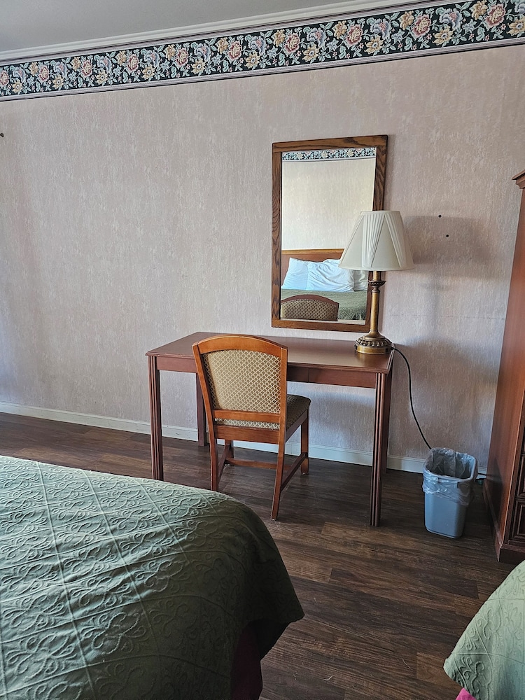 Travelodge by Wyndham Mackinaw City - photo 10
