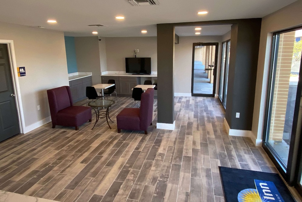 Days Inn by Wyndham Newnan - photo 3