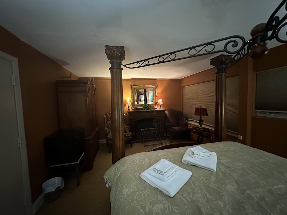 The Oaks B&B Hotel and Spiritual Center - photo 25