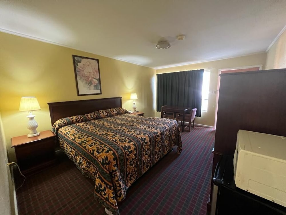 Pioneer Inn - photo 4