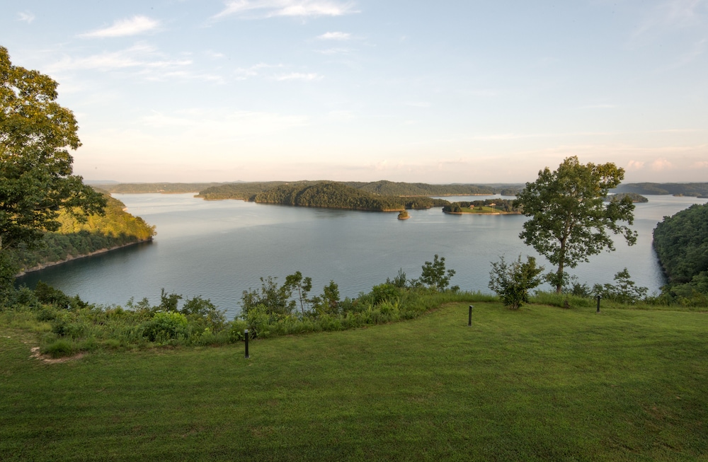 Dale Hollow Lake State Resort Park — hotel in Burkesville