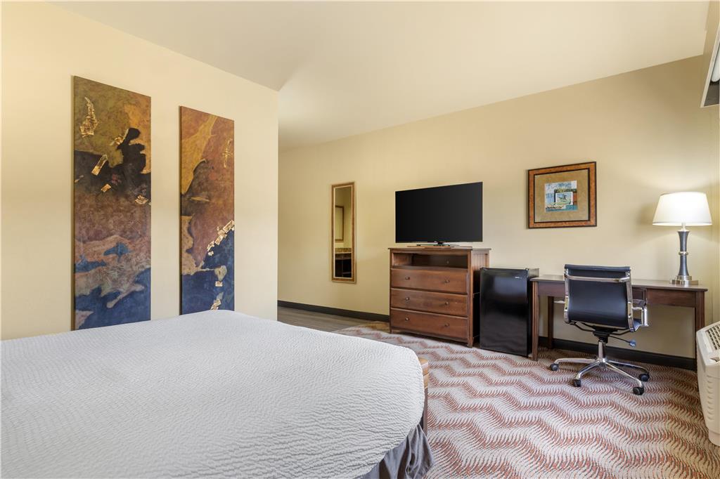 Best Western Plus Cimarron Hotel & Suites - photo 28