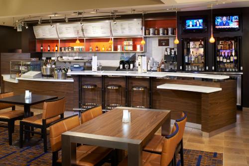 Courtyard Chicago Arlington Heights south