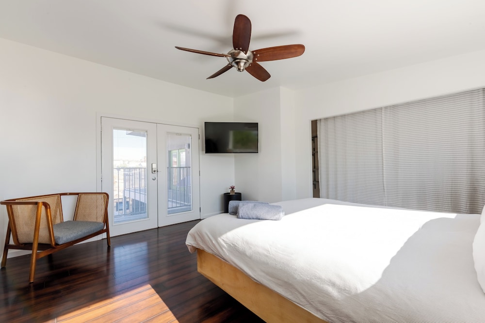 Desert Hot Springs Inn - photo 48
