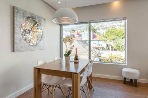 Bantry Bay 2 Bedroom Retreat with Mountain Views