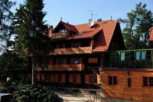 Hotel Modrzewiówka in Lanckorona, Poland