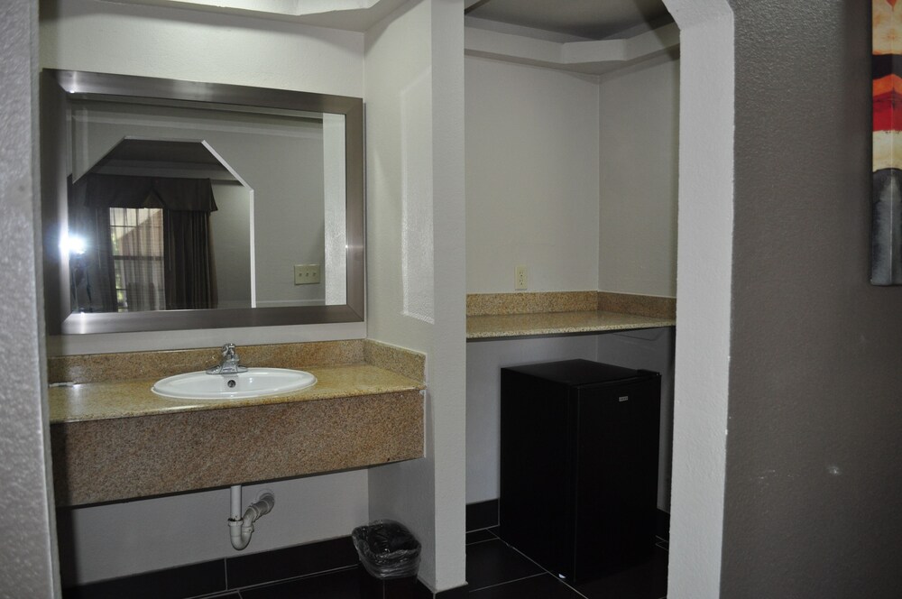 Downtown Suites Dallas - photo 13