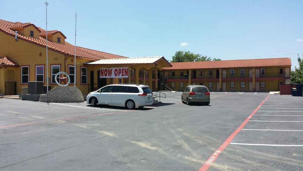 Taylor village inn and suites - photo 22
