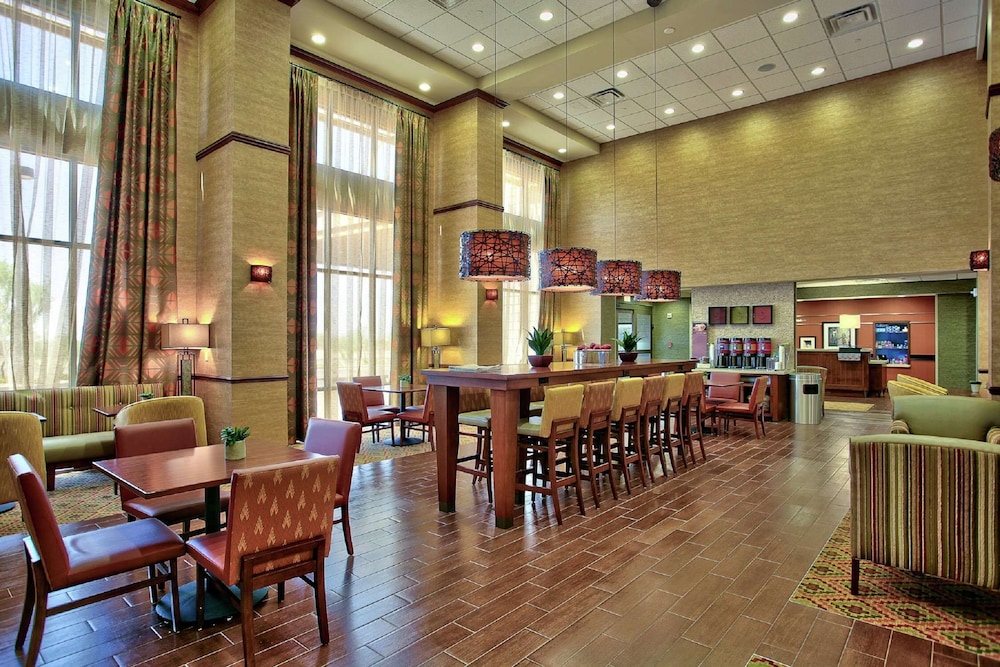 Hampton Inn & Suites Scottsdale at Talking Stick - photo 2